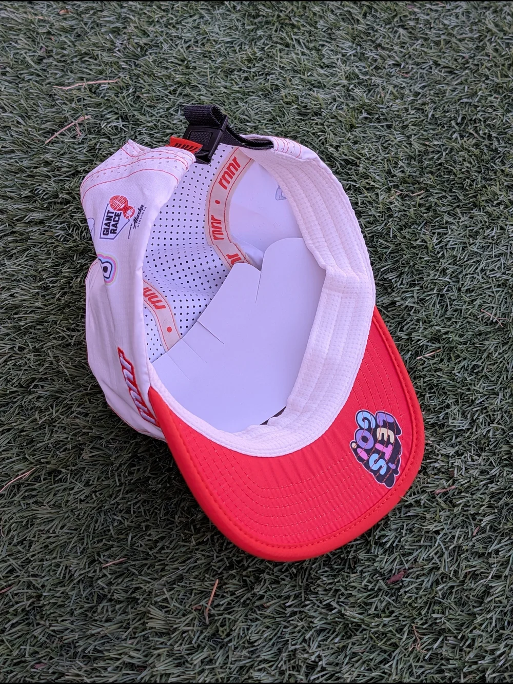 rnnr San Francisco Base To Breakers Pacer Running Hat Giant Race Cap 56cm White